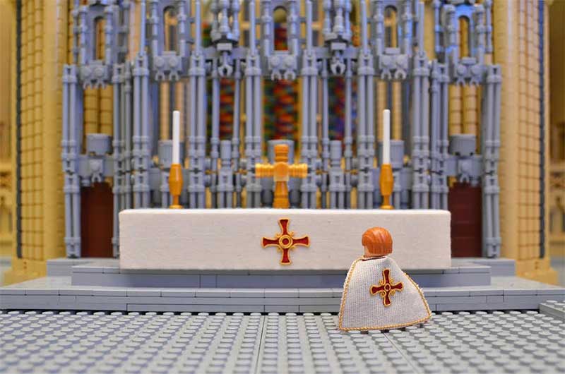 lego-durham-cathedral-altar